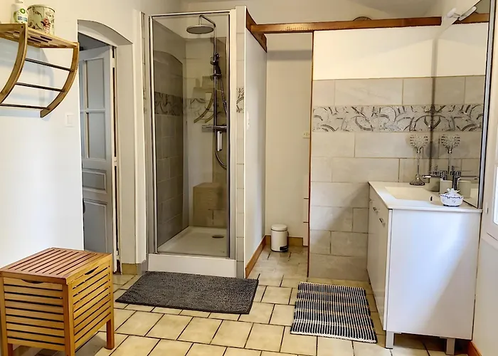 Holiday home Le La Neverdiere Ygrande